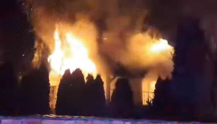 Incendiu puternic în comuna Găneasa: casă mistuită aproape în totalitate