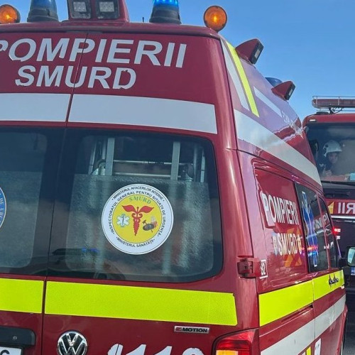Incendiu la un grajd în Ghindărești, intervenție continuă a pompierilor