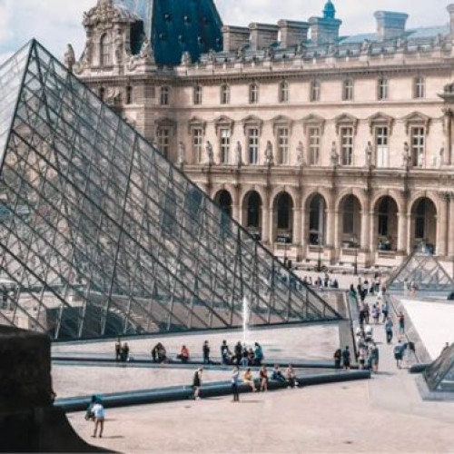 Prețul biletului la Muzeul Luvru crește cu 45% pentru turiștii din afara Europei din 2026
