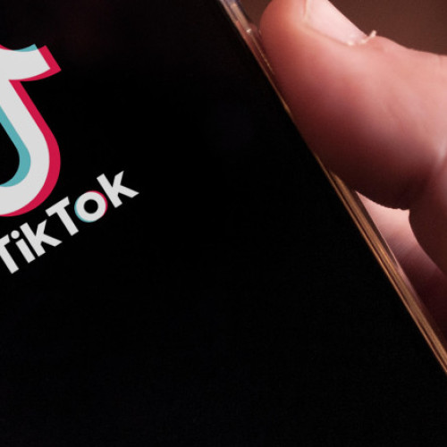 Miliarde de vizualizări pentru conturi TikTok cu conținut generat de inteligență artificială