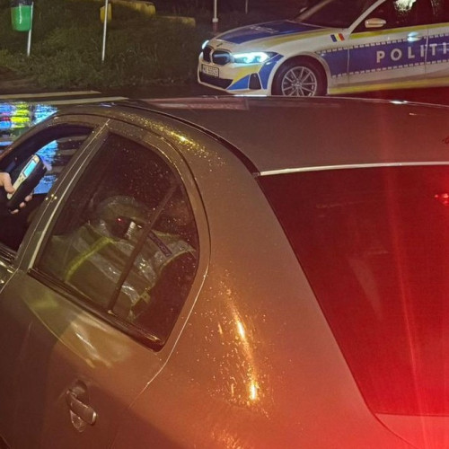 Un bărbat prins cu țigări de contrabandă după ce s-a răsturnat cu mașina, fugind de poliție