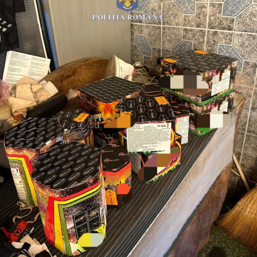 800 de articole pirotehnice confiscate în Săveni de către polițiști