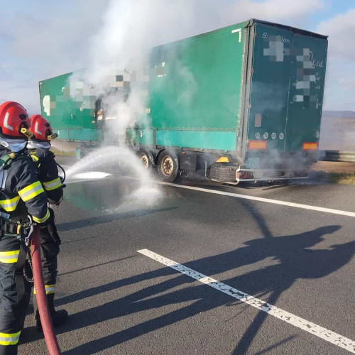 Incendiu la remorca unui camion pe autostrada A10, în zona Aiud