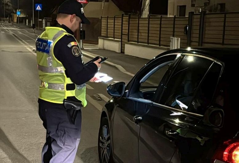 Un adolescent prins conducând ilegal cu permis maghiar în Târgu Secuiesc