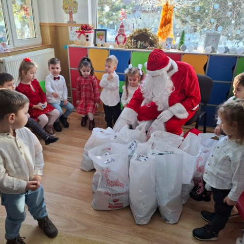 Moșul aduce cadouri copiilor din Mihail Kogălniceanu și satele învecinate