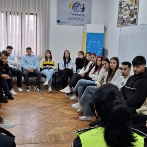 Peste 100 de elevi din Buzău au participat la „Biblioteca Vie” pentru orientare profesională