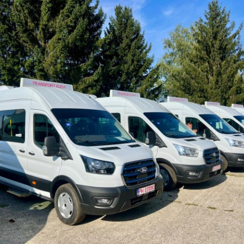 Consiliul Județean Brașov aprobă achiziția a 32 de microbuze școlare verzi