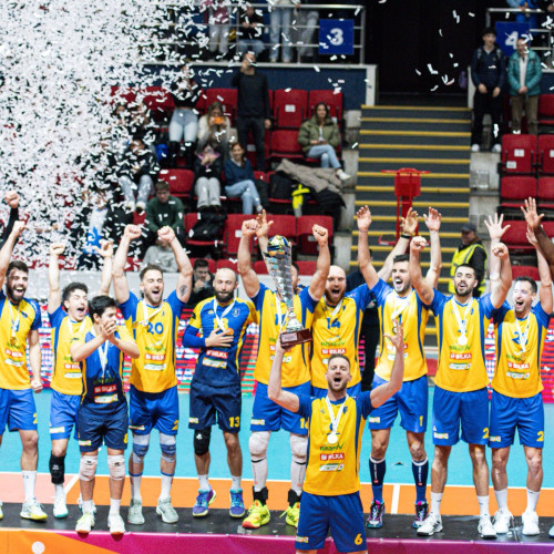 Corona Brașov a câștigat Supercupa României la volei masculin cu 3-0 în fața lui Dinamo