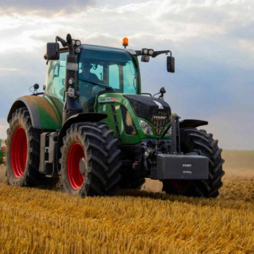 Tractoarele T5S oferă inovație și confort pentru fermierii din 2025