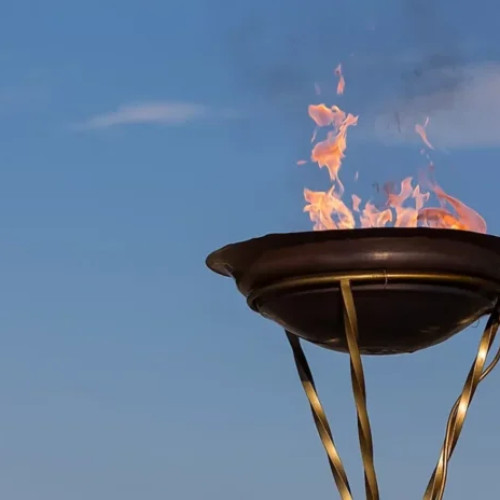 Flacăra Jocurilor Olimpice de iarnă 2026 a fost predată organizatorilor de la Milano-Cortina