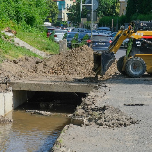 Lucrările de consolidare a malurilor pârâului Graft continuă după o expertiză specializată