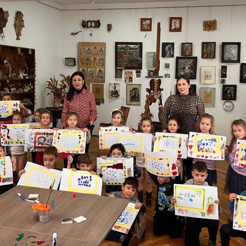 Copiii au creat lucrări inspirate de legenda Sfântului Nicolae la atelierul muzeului