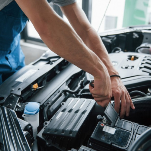 Cinci semne că bateria mașinii tale trebuie înlocuită