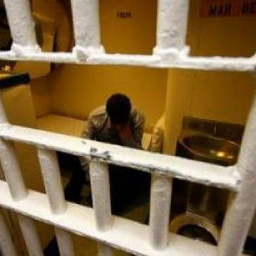 Bărbat din Giurgiu reținut după ce a încălcat ordinul de protecție și a intrat în curtea soției