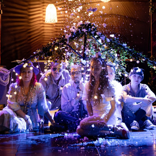 „Jocul de-a vacanța” revine pe scena Teatrului Tudor Vianu cu o nouă reprezentație