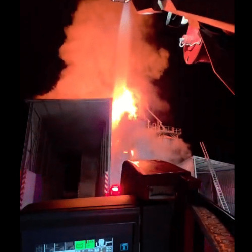 Incendiu puternic la un uscător de cereale din Enisala, 15 tone de floarea-soarelui distruse