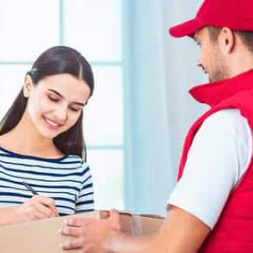 Traficul de colete în România a depășit pentru prima dată traficul de corespondență în 2024