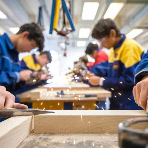 Primăria Tulcea achiziționează echipamente pentru atelierele școlare prin PNRR