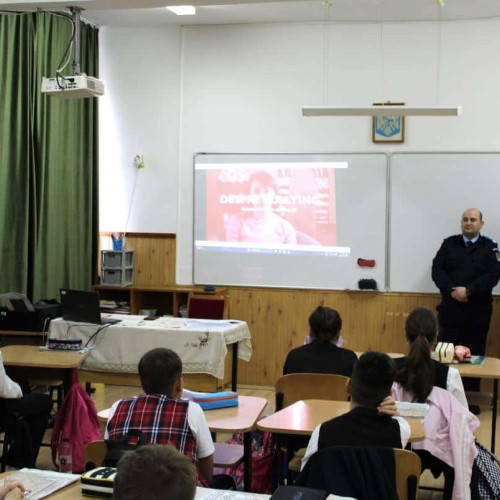 Jandarmii tulceni au desfășurat activități preventive în școlile din Tulcea