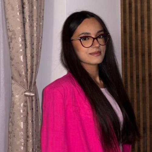 Andreea Ariana Murgoci, elevă și voluntar dedicat în Buzău, îmbină cu succes școala și pasiunea pentru arte