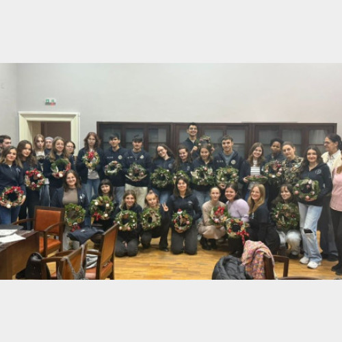 Studenții străini de la Universitatea din Oradea au creat decorațiuni de Crăciun la Muzeul Țării Crișurilor