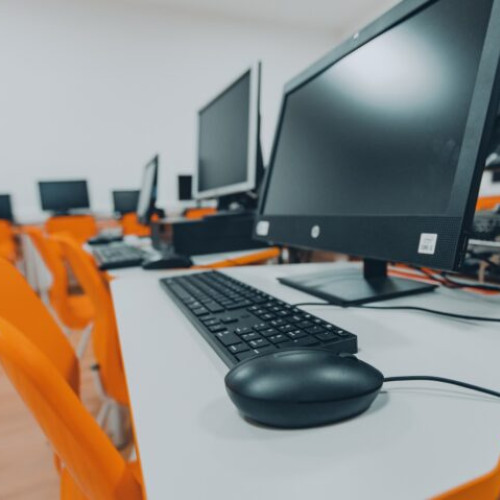 În Harghita se investesc peste 100 milioane lei în dotarea școlilor prin PNRR