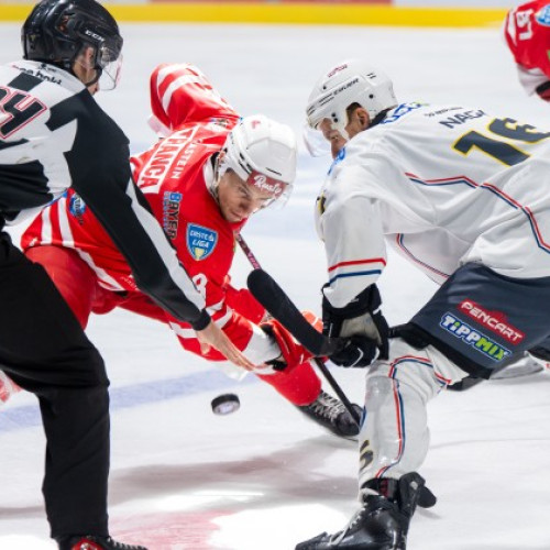 CSM Corona Brașov întâlnește Hochei Klub Gheorgheni în duel decisiv în Erste Liga