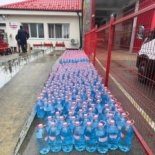 Locuitorii din Câmpina pot primi apă potabilă gratuită la sediul pompierilor