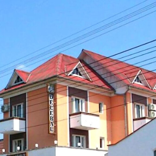 Restaurant complet utilat de închiriat, cu opțiuni flexibile de spațiu într-o zonă intens circulată