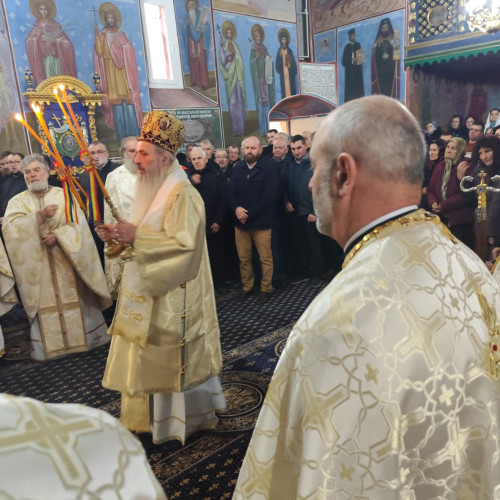 IPS Teofan și PS Nichifor Botoșăneanul vor oficia slujbe în Săveni pentru soția protopopului Macuc