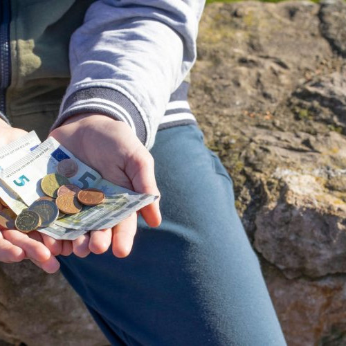 Minor tâlhărit în fața unui supermarket din Baia Mare