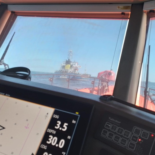 Membru al echipajului navei Mehmet Unlu primește ajutor medical în portul Constanța