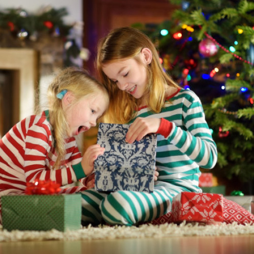 Tradiția Moșului Nicolae: dulciuri și nuielușă pentru copiii cuminți și neascultători