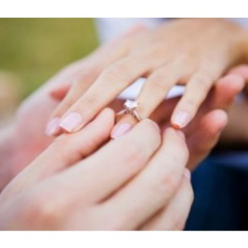 O adolescentă din Botoșani a primit aprobarea judecătorească pentru căsătorie