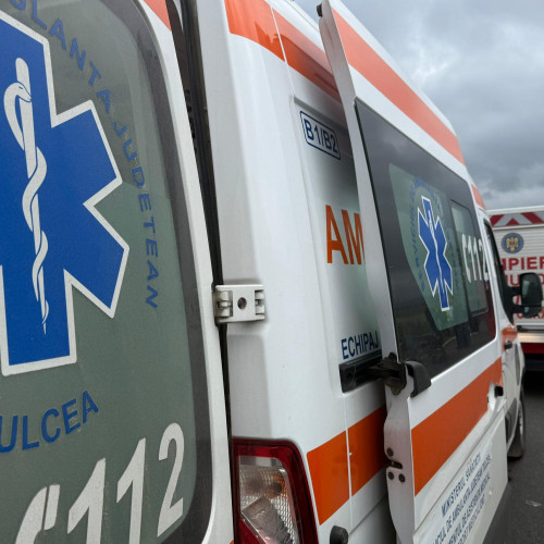 Două persoane rănite într-un accident în sensul giratoriu de pe DN22