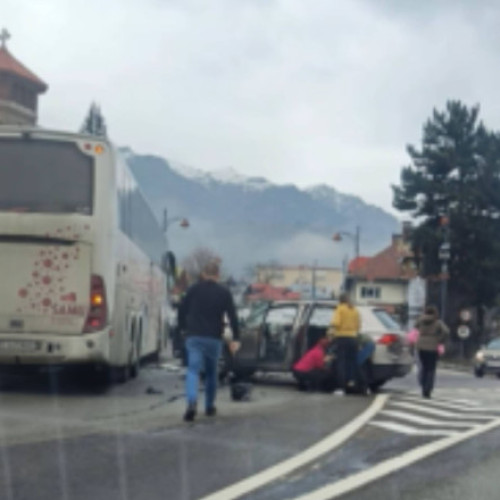Accident pe DN1 în apropiere de Sinaia: coliziune între autocar și autoturism