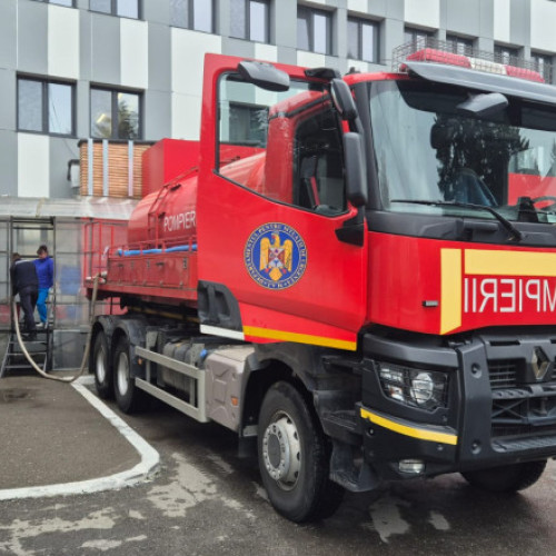 Peste 230.000 de litri de apă distribuiți populației afectate de golirea barajului Paltinu