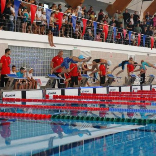 Concurs de înot pentru copii la bazinul Consiliului Județean Vrancea