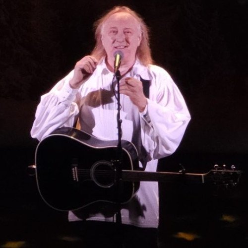 Ștefan Hrușcă împlinește 68 de ani, continuând tradiția colindelor