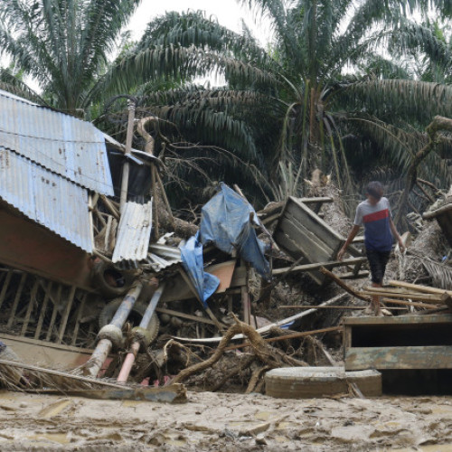 950 de morți în urma inundațiilor și alunecărilor de teren din Sumatra, Indonezia