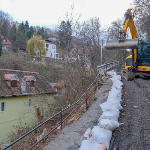 Primăria începe lucrările de consolidare pe strada Cibinului după alunecarea de teren