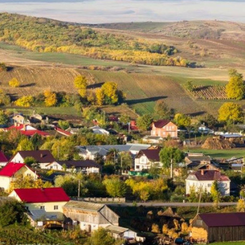 Fiica fostului primar implicat într-un scandal de corupție, noul edil al comunei Mihai Eminescu