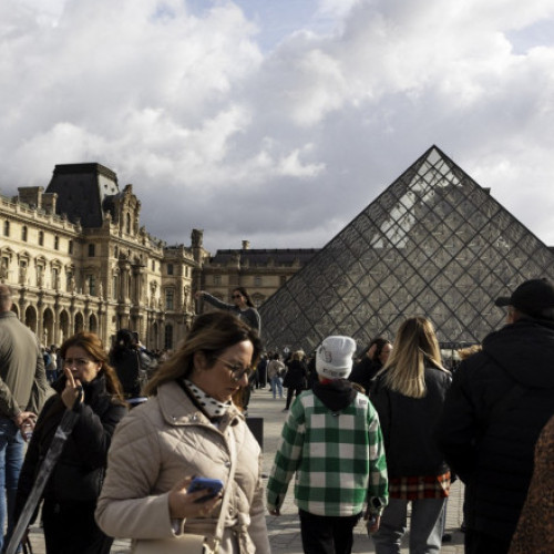 Angajaţii Luvrului anunţă grevă pe 15 decembrie din cauza condiţiilor de muncă