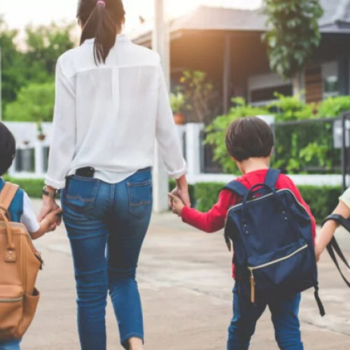 Senatul adoptă tacit zi liberă pentru părinți la începutul anului școlar