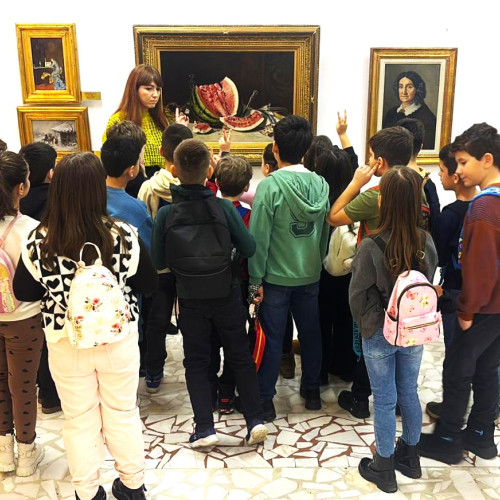 Copiii descoperă magia artei la atelierul muzeului cu Smaranda Tulea