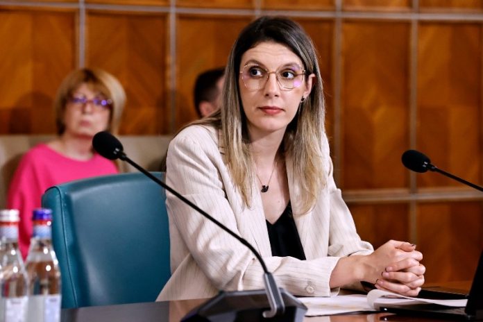 Grindeanu cere demiterea Dianei Buzoianu din guvern după criza apei potabile