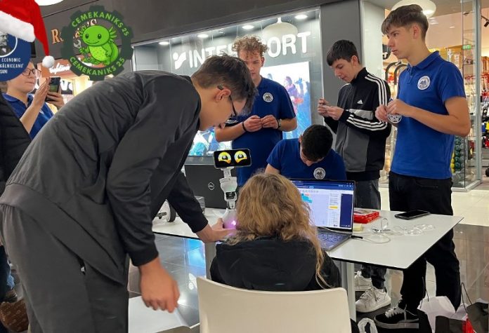 Ateliere de robotică pentru copii organizate la Focșani Mall de Clubul CEMEKANIKS 25