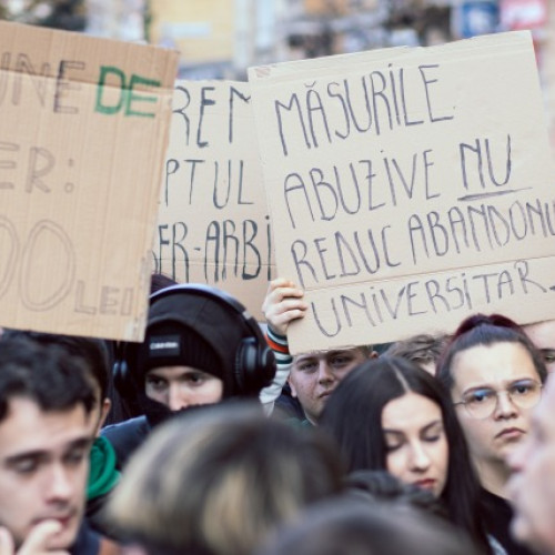 Studenții din Brașov și din alte centre universitare protestează împotriva reducerii burselor