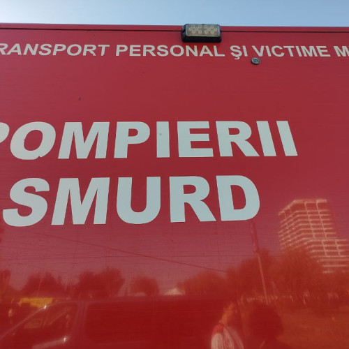 Pieton lovit de mașină, intervenție a echipajului SMURD la fața locului