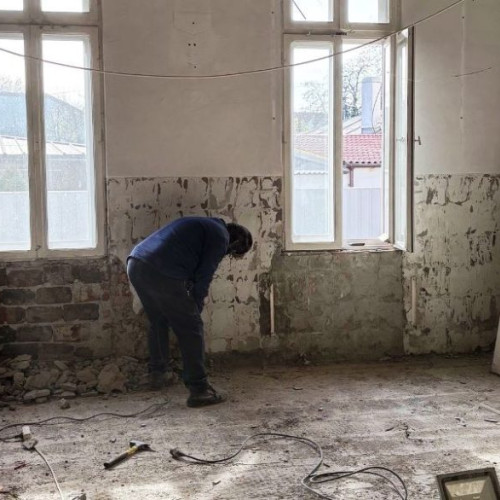 Progrese rapide în renovarea sălii de lectură a Bibliotecii Județene Vrancea